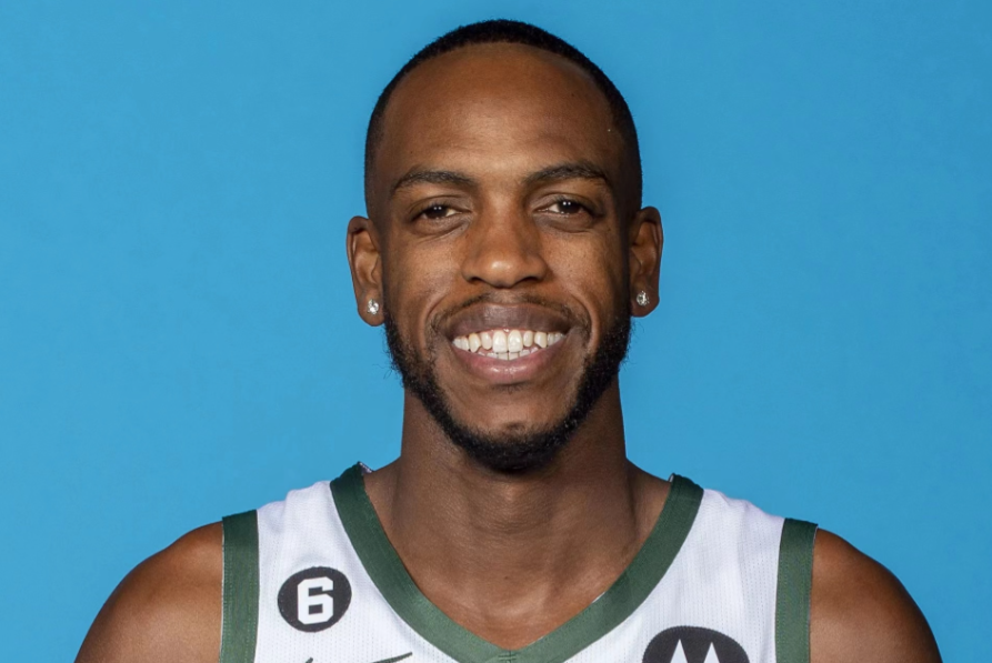 NBA雄鹿队2021夺冠阵容:从首发五虎到夺冠拼图的完整名单 第3张 NBA雄鹿队2021夺冠阵容:从首发五虎到夺冠拼图的完整名单 第3张